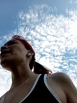 dulcelatin21 online show from October 5, 2025, 9:27 pm