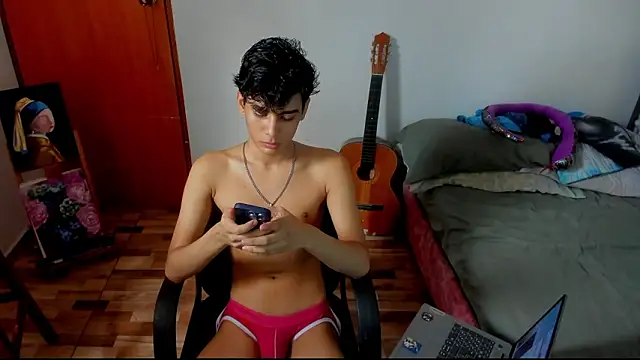 AliottTwink online show from March 12, 2026, 9:52 pm