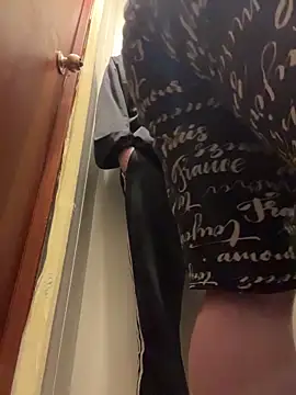 Snapshot of desiredude9 chatting on February 14, 2026, 5:02 pm desiredude9 online show from February 14, 2026, 5:02 pm