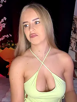 AubrieleRouj1 online show from November 11, 2025, 4:57 pm