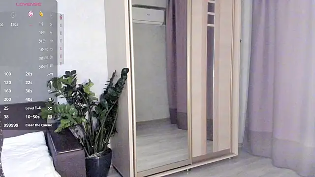 SaraShine  online show from October 23, 2025, 8:07 pm