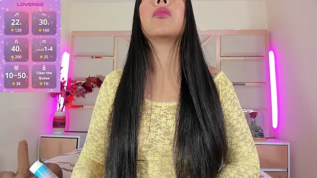 Snapshot of luna_maisonn chatting on June 19, 2026, 1:06 pm luna maisonn online show from June 19, 2026, 1:06 pm