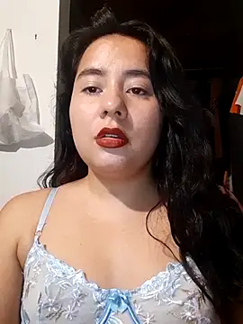 Snapshot of Yuli-27 chatting on February 6, 2026, 5:03 am Yuli-27 online show from February 6, 2026, 5:03 am