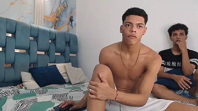 PRETTY FEM online show from March 20, 2026, 1:28 am