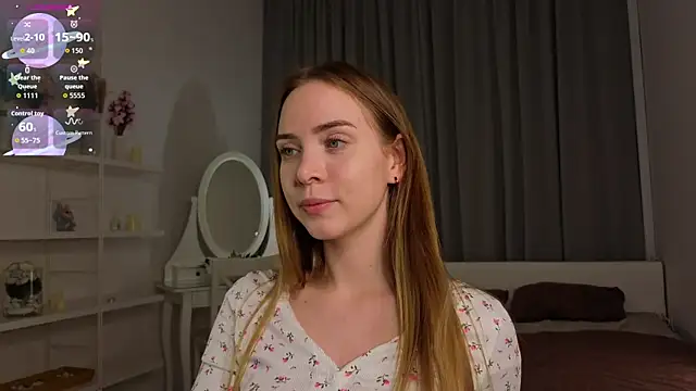 CarollSmithh online show from November 6, 2025, 9:41 pm