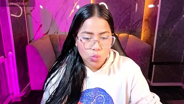 Victoria b  online show from October 30, 2025, 8:06 pm