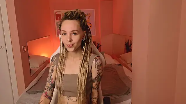 MiaGraham1 online show from November 10, 2025, 7:08 pm