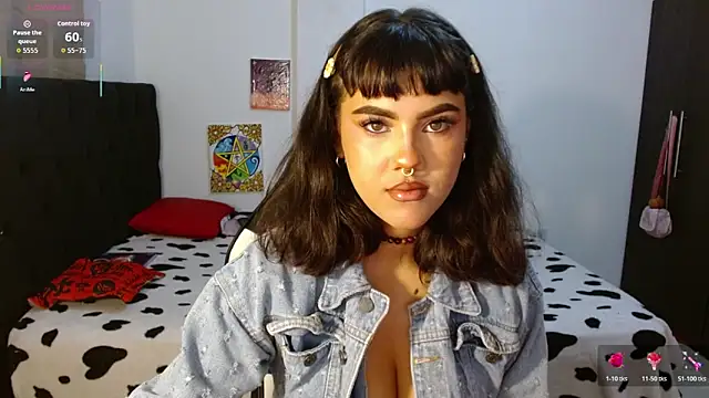 Divinejewel444 online show from October 29, 2025, 7:29 am