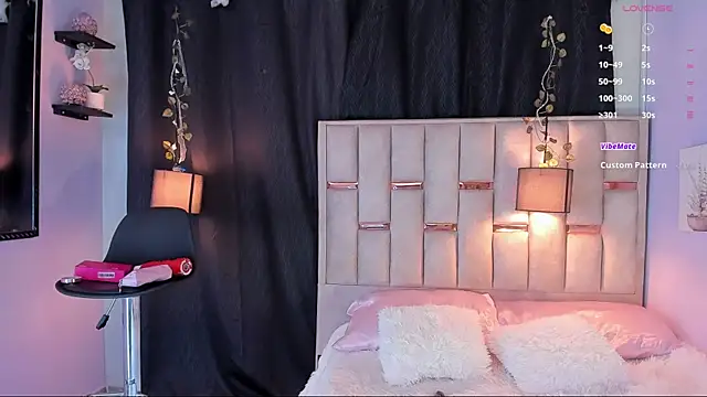 melody-rouss online show from November 11, 2025, 3:23 am