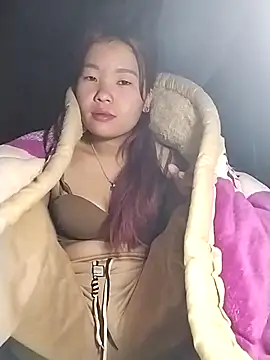 lylylove online show from November 28, 2025, 10:04 am