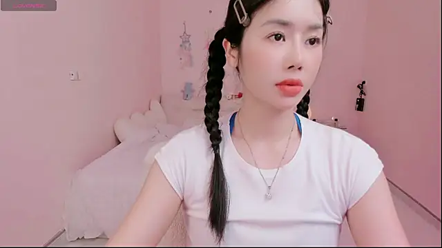 Snapshot of strawberry-ni chatting on September 19, 2025, 4:49 am strawberry-ni online show from September 19, 2025, 4:49 am