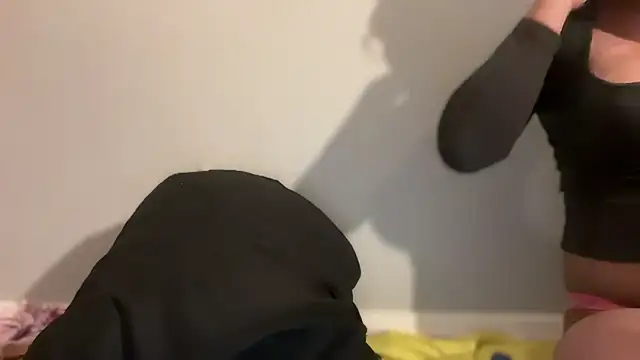 iamvalerixxx online show from September 17, 2025, 6:10 pm