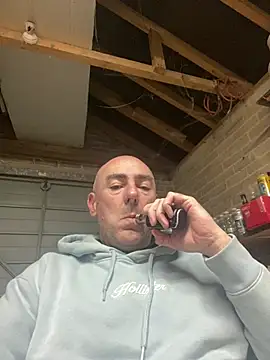 Richmcgee online show from April 1, 2026, 7:44 pm