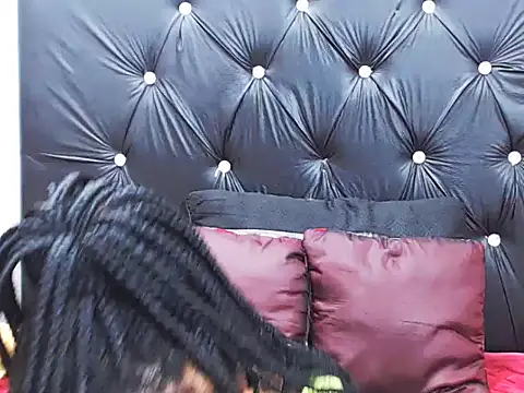 AppleAss02 online show from October 25, 2025, 7:03 pm