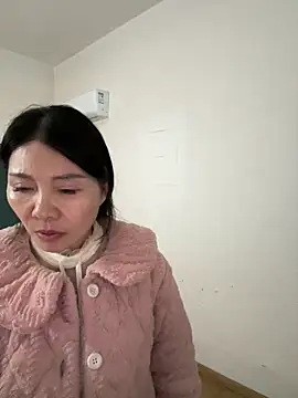 xiiuuff18 online show from February 26, 2026, 4:12 am