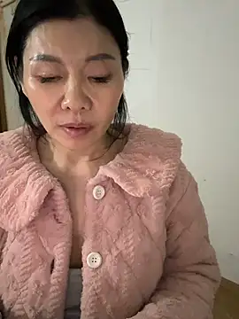 xiiuuff18 online show from February 19, 2026, 12:02 pm