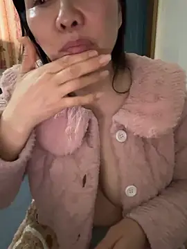 xiiuuff18 online show from March 4, 2026, 12:07 am