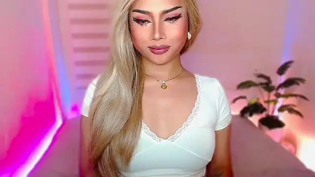 Snapshot of MissRumi_Hunter chatting on May 3, 2026, 6:33 pm MissRumi Hunter online show from May 3, 2026, 6:33 pm