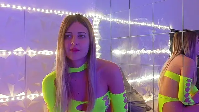 Aishha  online show from October 15, 2025, 5:06 am