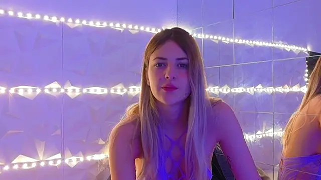 Aishha  online show from November 3, 2025, 6:07 am