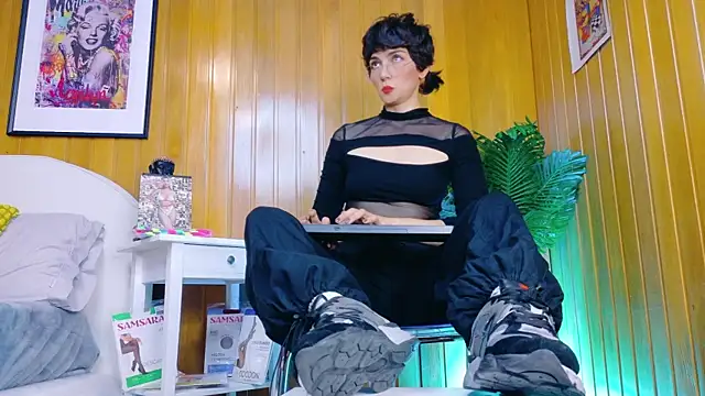 Zafiro Gem  online show from November 14, 2025, 7:39 pm