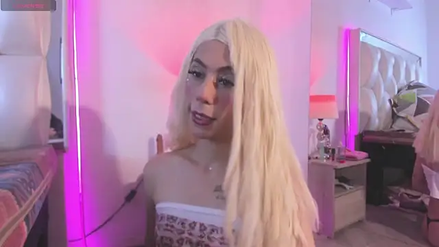 Darlyn tenderhot   online show from April 12, 2026, 5:16 pm