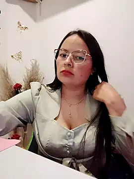 Snapshot of Daliz_Leon chatting on September 15, 2025, 1:06 am Daliz Leon online show from September 15, 2025, 1:06 am
