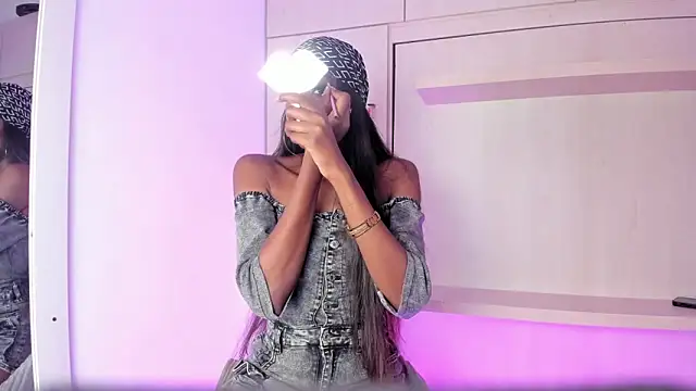 Stefannyevans  online show from March 5, 2026, 1:19 pm