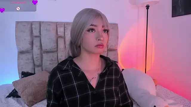 Snapshot of EmystarX chatting on December 2, 2025, 1:17 am EmystarX online show from December 2, 2025, 1:17 am