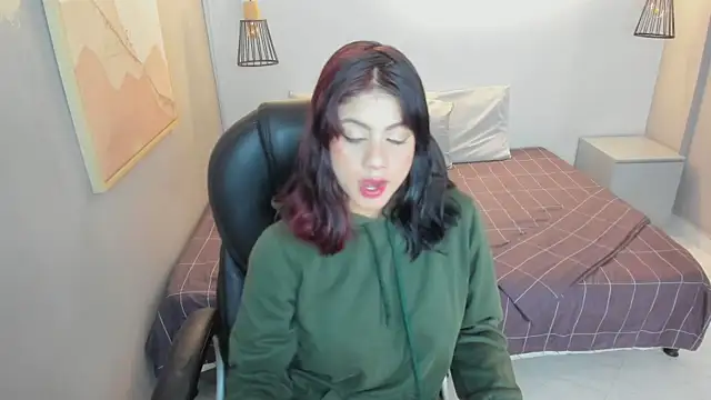 Julieth brown  online show from November 16, 2025, 12:43 pm