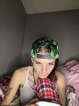 ittybittymeryssa online show from November 17, 2025, 6:12 pm