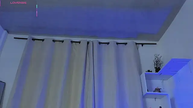 Selenafox 0 online show from November 12, 2025, 2:04 am