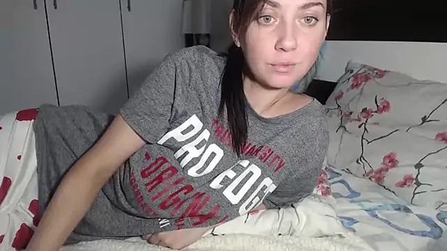 petite danielle online show from October 18, 2025, 4:58 am