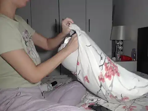 Snapshot of petite_danielle chatting on October 1, 2025, 10:57 pm petite danielle online show from October 1, 2025, 10:57 pm