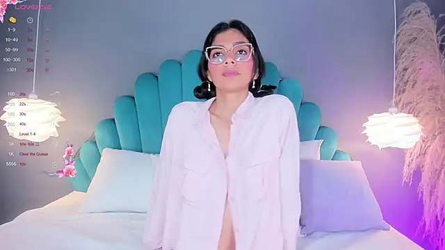 AlassiaHocthner online show from October 21, 2025, 11:42 am