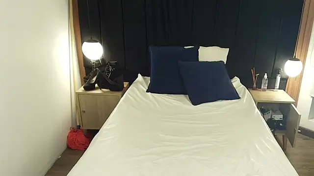 LiaMonroee  online show from March 22, 2026, 12:18 pm