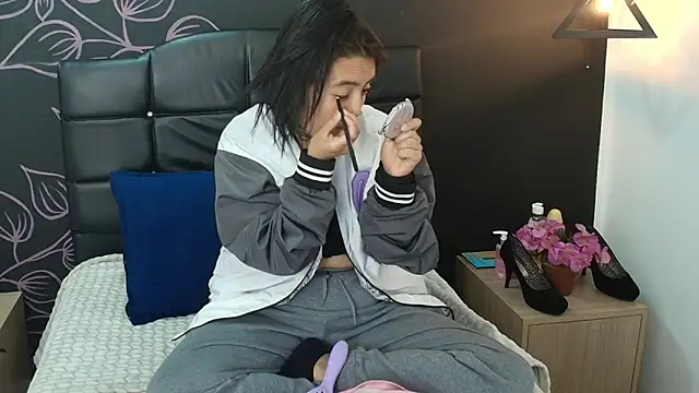 LiaMonroee  online show from December 19, 2025, 12:07 pm