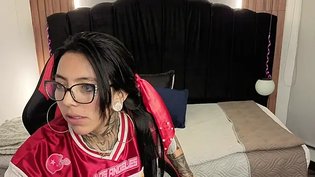 Snapshot of LiaMonroee_ chatting on May 22, 2026, 12:36 pm LiaMonroee online show from May 22, 2026, 12:36 pm