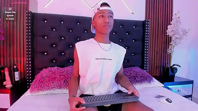 Snapshot of SammyAdams_ chatting on September 22, 2025, 8:04 pm SammyAdams online show from September 22, 2025, 8:04 pm