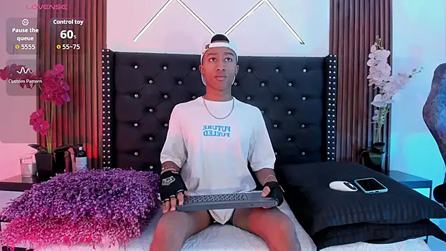 Snapshot of SammyAdams_ chatting on September 24, 2025, 7:42 pm SammyAdams online show from September 24, 2025, 7:42 pm