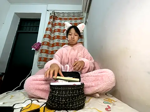 jingjing005 online show from December 3, 2025, 8:36 am