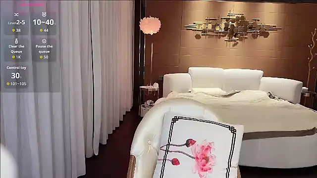 yuer2563 online show from October 8, 2025, 1:34 pm