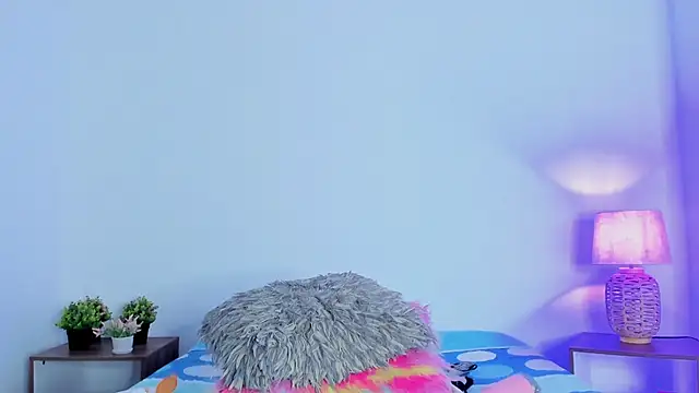 hailey hadid online show from October 2, 2025, 11:41 pm