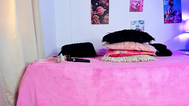 hailey hadid online show from February 24, 2026, 7:04 pm