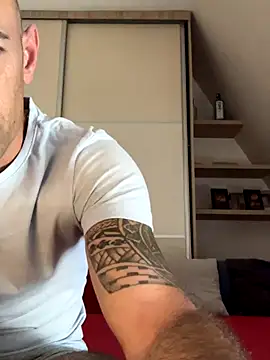 Enriko Aisah2025 online show from September 9, 2025, 1:31 pm