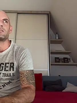 Enriko Aisah2025 online show from September 10, 2025, 1:10 pm