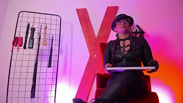 Miss Mirandaa online show from November 22, 2025, 2:16 pm