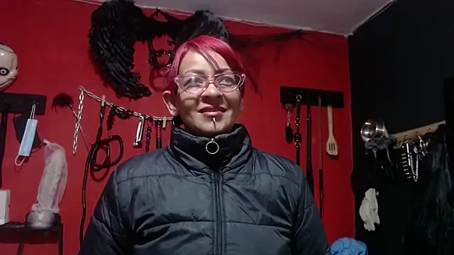 Miss Mirandaa online show from December 18, 2025, 4:33 pm