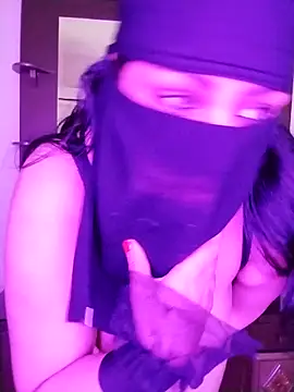 lilyan12 online show from January 7, 2026, 2:11 pm