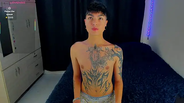 Dark luckyyy online show from November 4, 2025, 8:12 pm